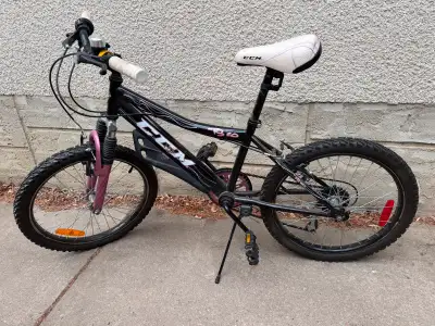 Teens CCM bicycle 6 speed mountain bike in good condition