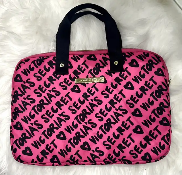 Victoria's Secret Padded  Laptop Case / Carrying Case in Laptop Accessories in Oakville / Halton Region - Image 2