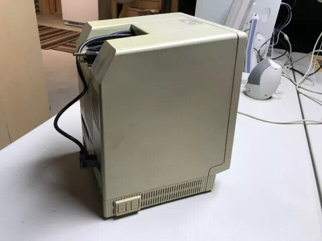 VINTAGE: Macintosh SE in Desktop Computers in Kawartha Lakes - Image 3