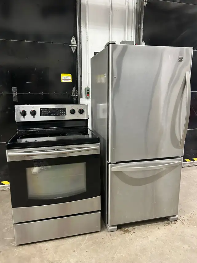 Frigidaire and stove perfect condition very clean all functional in Stoves, Ovens & Ranges in City of Montréal - Image 3
