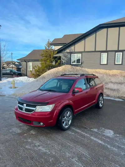 AWD 7 seater !!!!! Message me if interested, two sets of tires, seven seater! Interior looks brand n...