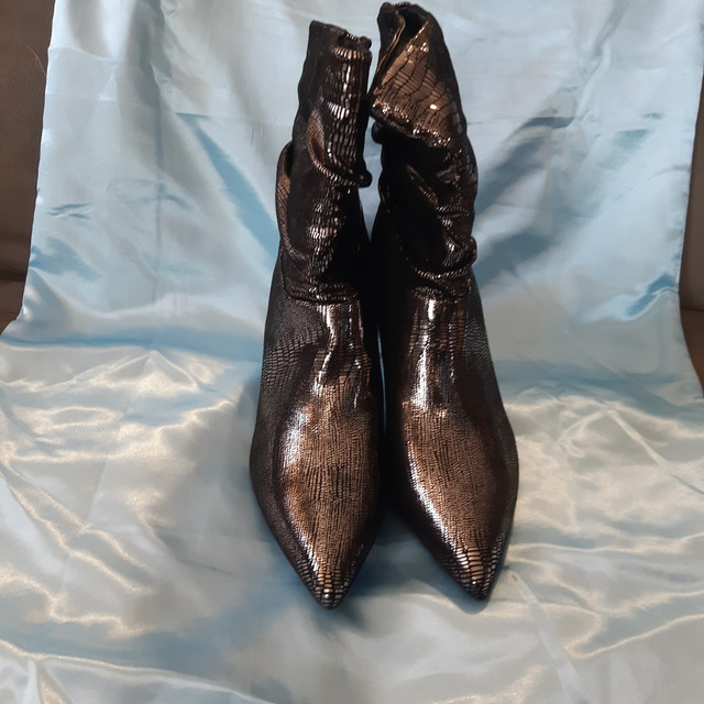 NEW never worn women’s size high heel booties / shoes Size 39 in Women's - Shoes in Peterborough - Image 9