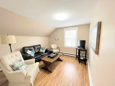 ✨ Key Features: 2 Bedroom + Office / 1 Bathroom Furnished (Some Furniture in Pictures has been chang...