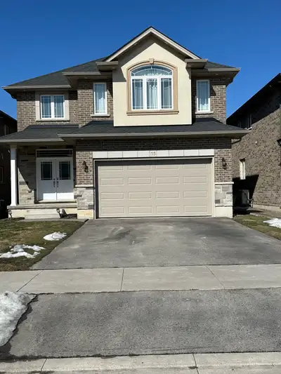 Beautiful & Spacious Detached Single Family 4 Bedroom, 2.5Bathroom Home in sought after ANCASTER Mea...