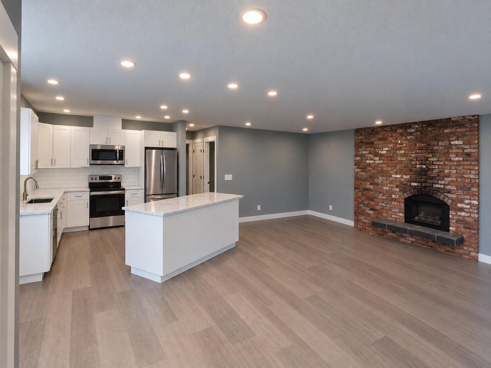 3 Bedroom Fully Reno'd Upper Duplex - Brock - $2,500/m - Pets OK 1