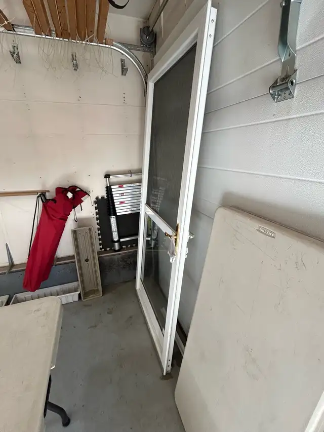 white screen door574679969705512962