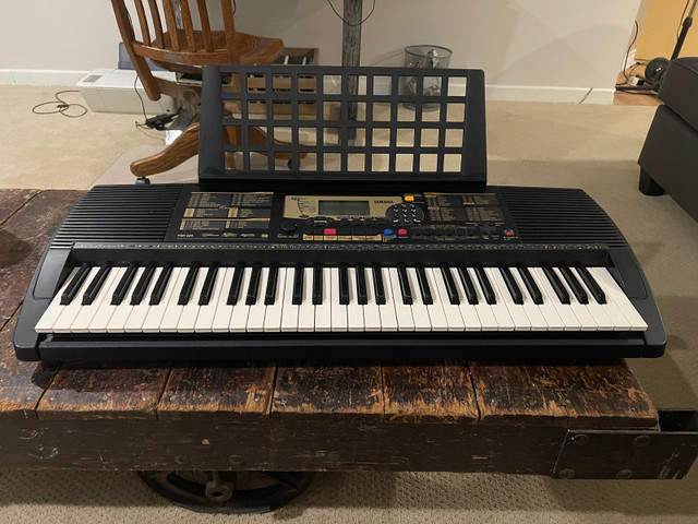 Yamaha keyboard  in Pianos & Keyboards in Hamilton