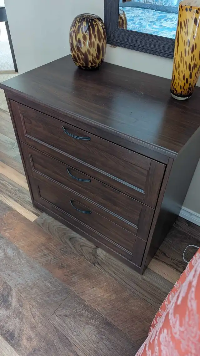 Ikea Dresser & Mirror 32" x 19.5" x 32"63234832875265123