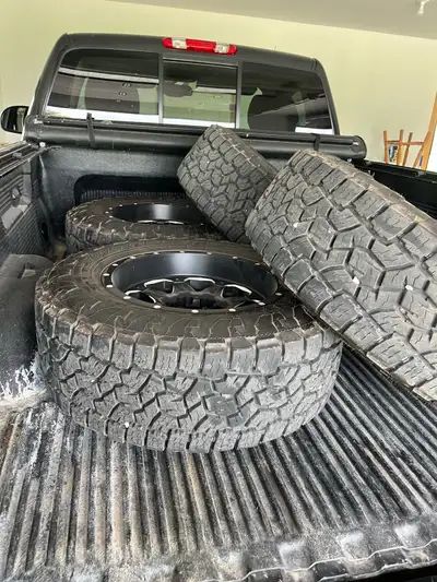 Fuel wheels 18x9, 6x139.7 came of Chevy Silverado. Toyo AT 111 tires 285-65-18 Tires have less than...