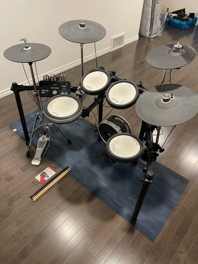 Yamaha DTX-502 Electronic Drums in Drums & Percussion in St. Albert
