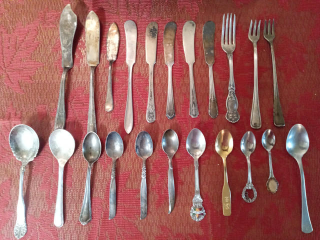 Vintage cutlery spoons knives and forks. in Arts & Collectibles in Belleville