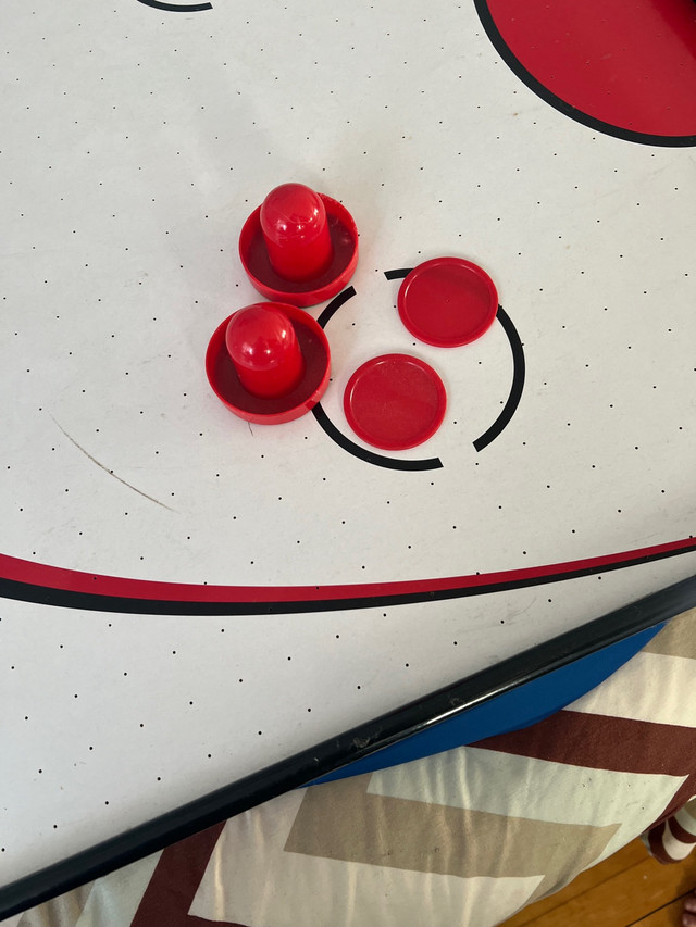 Air hockey table in Toys & Games in Dartmouth - Image 3