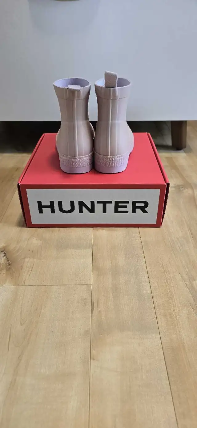 Hunter Big Kids Play Boot (girls size: 4) in Kids & Youth in Oshawa / Durham Region - Image 4