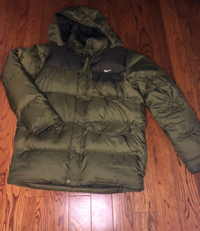 Nike puffer jacket men’s M in Men's in Hamilton - Image 4