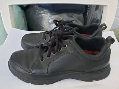 WOMENS SHOES SANDALS •$10 to $25, View more