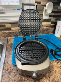 Selling Breville No Mess Waffle maker