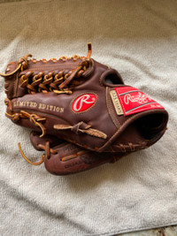 Rawlings Heart of the Hide 11.5 inch left hand glove