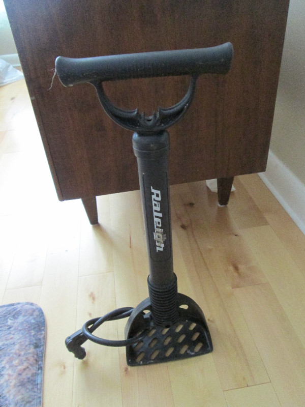 Bicycle tire pump in Other in North Bay - Image 3