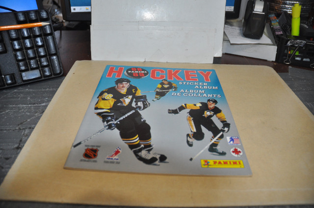Panini 1988-1989 Hockey nhl collectible empty Stickers Album Mar dans Art et objets de collection  à Victoriaville