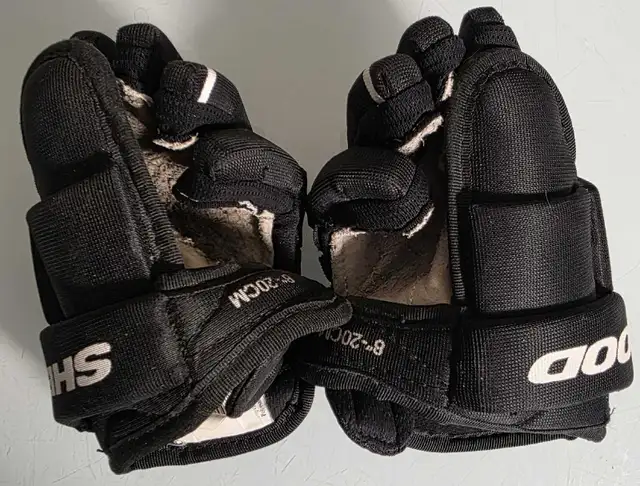 Sherwood EK33 Hockey Gloves Youth in Hockey in Edmonton - Image 3