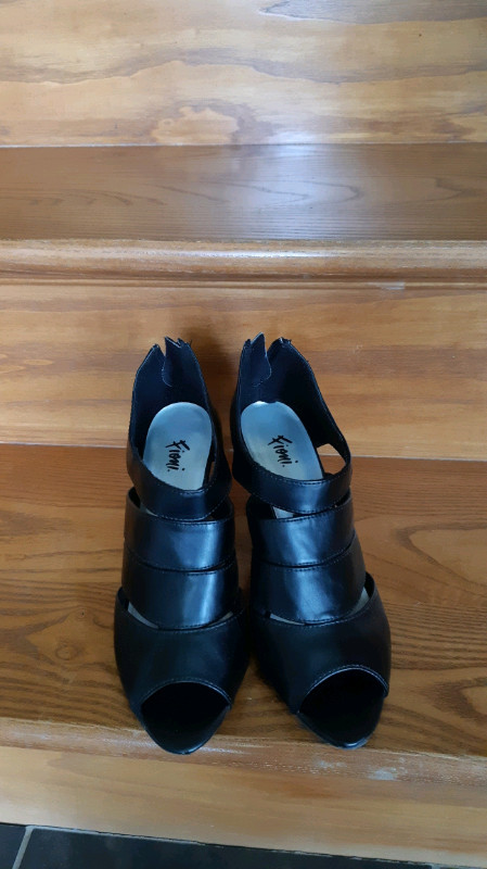 Womans size 6.5 black heeled shoes in Women's - Shoes in Saint John - Image 2