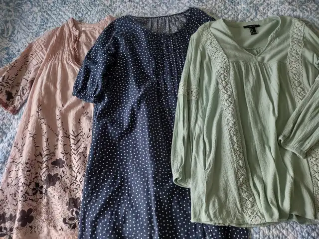 Maternity Clothes Tops and Bottoms 13 items in Women's - Maternity in City of Toronto - Image 2