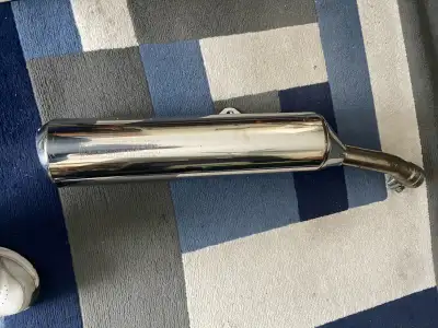 Right and left mufflers from my 2006 Yamaha FJR 1300. Near perfect condition (very minor normal use...