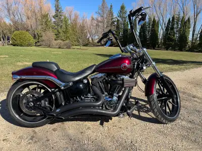 Selling my Breakout 103ci, 1690cc. Love this bike, Everytime I go out, people roll down their window...