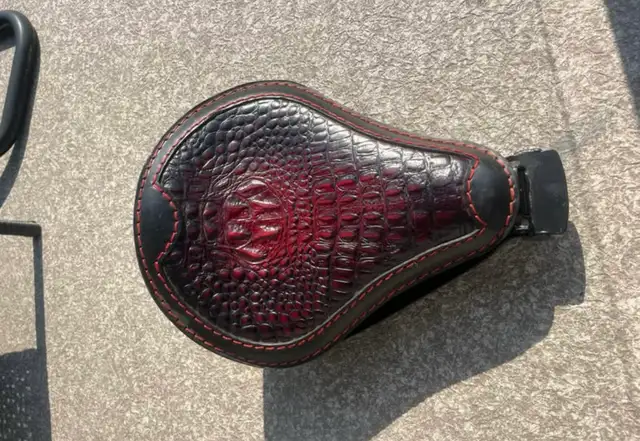 Alligator motorcycle seat