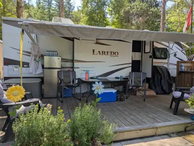 For sale, 2014 Laredo, 27 ft couples trailer. 2 slides, kitchen island. Big bathroom with lots of st...