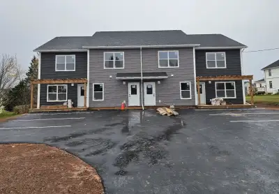 Rent: $2000/month Damage Deposit: $2000 Lease Term: 12 months Available: October 1st, 2025 Features:...