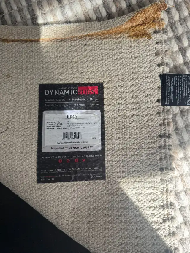 Dynamic Rugs Wool Area Rug – Excellent Condition in Rugs, Carpets & Runners in Markham / York Region - Image 3