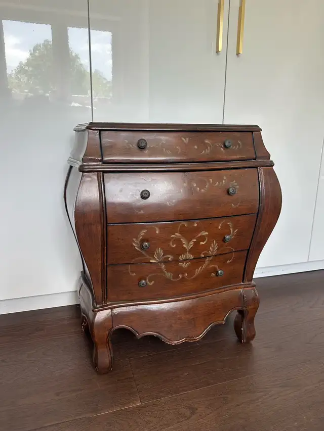 Vintage Bombe Accent Chest  Solid Wood Entryway livingroom dress in Dining Tables & Sets in Oakville / Halton Region - Image 2