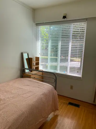 Fully furnished bedroom on the 2nd floor of the house for female only in house near Nanaimo skytrain...