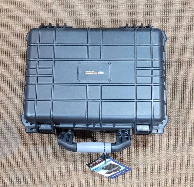 Pelican style hard case. Use for fragile. Camera, guns etc...BO in Cameras & Camcorders in Mississauga / Peel Region - Image 4