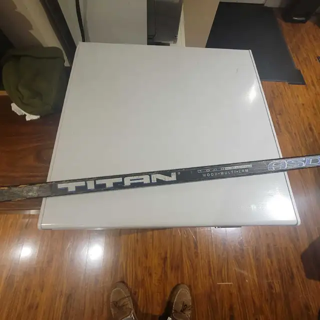 Titan Hockey Stick in Hockey in City of Toronto - Image 2