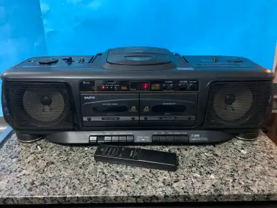 Rare Vintage Sanyo MCD-Z25 Boombox Portable CD AudioAM/FM-Stereo, View more