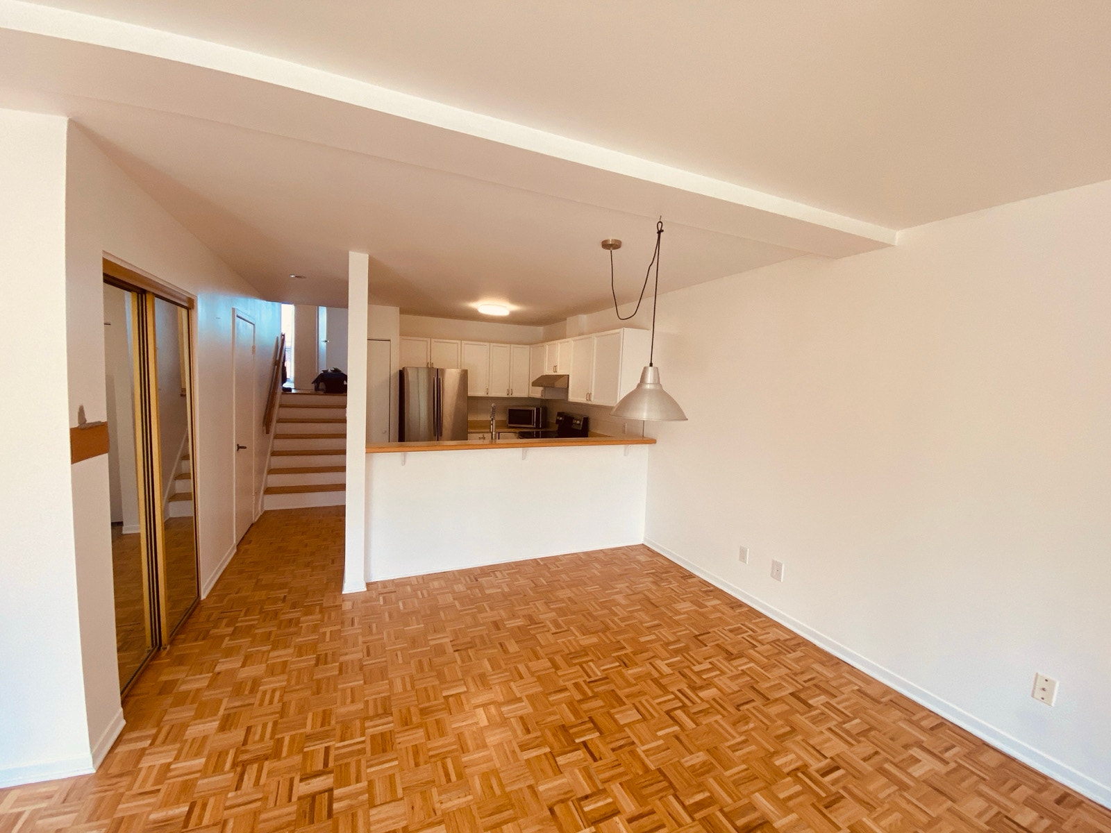 ☀️ Beautiful 4½ Condo – Garage included / ☀️ Magnifique 4 1/2 — photo 2