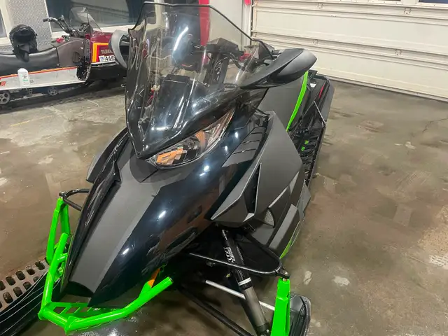 2015 artic cat 6000 lady driven only 3000 miles. in Snowmobiles in Ottawa - Image 2