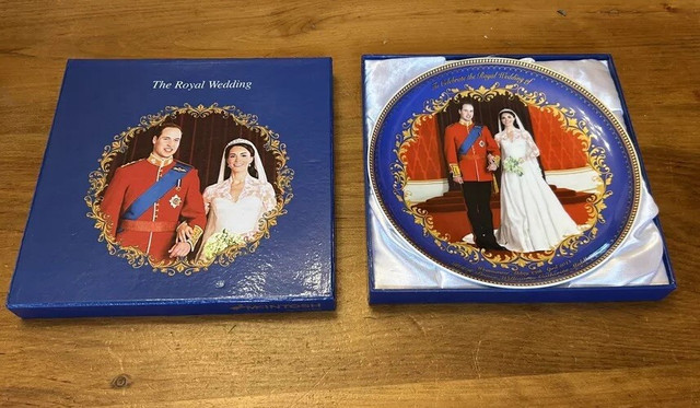 Vintage HRH Prince William & Catherine Middleton ROYAL WEDDING P dans Art et objets de collection  à Longueuil/Rive Sud