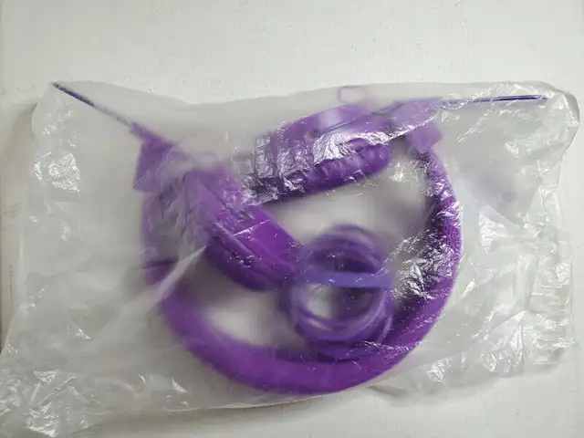 Adjustable Headphones purple brand new/écouteurs ajustable neuf in Headphones in West Island - Image 4