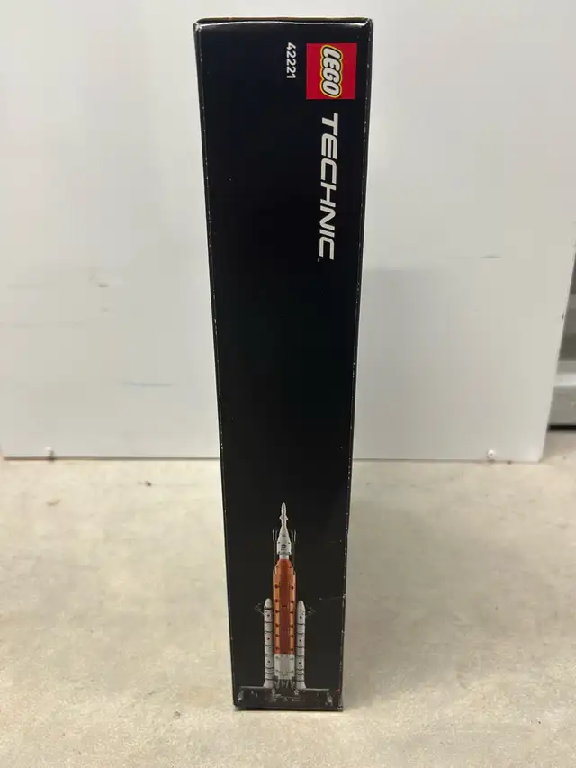 LEGO Technic NASA Artemis Space Launch System Rocket ( 42221 ) in Toys & Games in Mississauga / Peel Region - Image 4