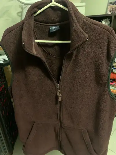 This is a Truly soft fleece vest, perfect for adding a layer of warmth without the sleeves! The vest...