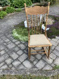 Chaise antique berçante