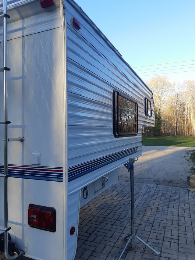 Sun lite Hideaway truck camper Travel Trailers & Campers Owen Sound