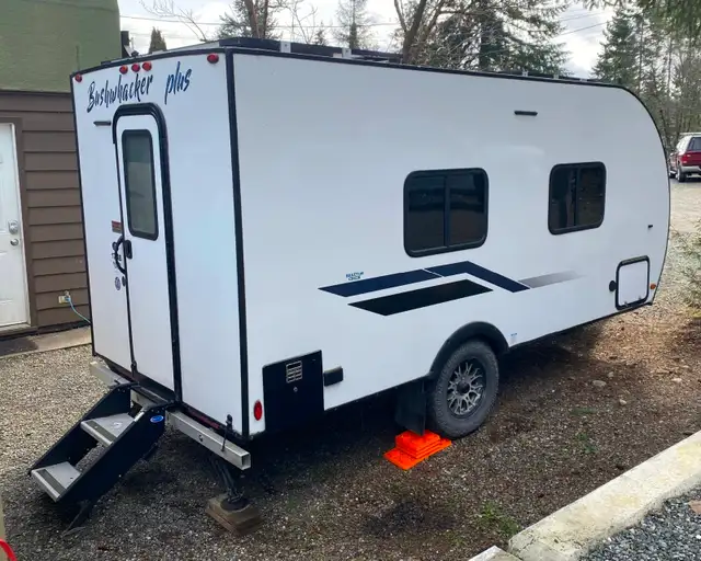 Rugged, Off-Grid, Compact Trailer in Travel Trailers & Campers in Comox / Courtenay / Cumberland - Image 2