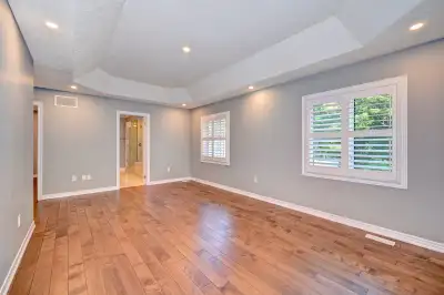 Affordable, A private, huge bedroom with an attached bathroom in Cambridge, close to Highway 401 and...