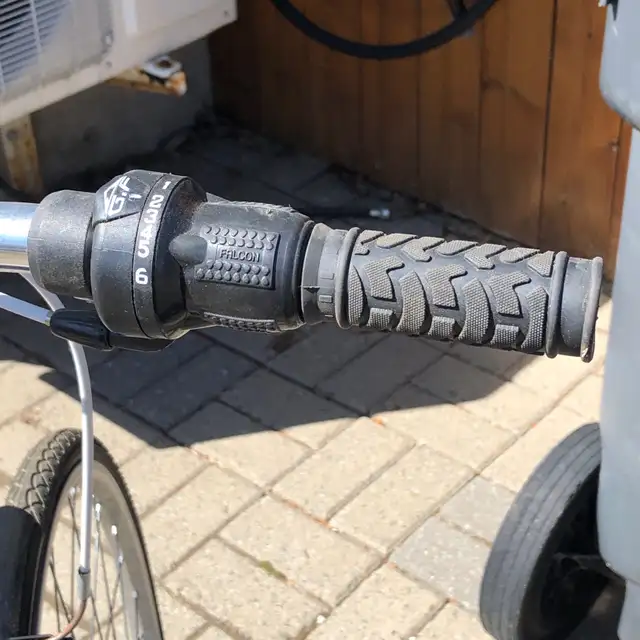 Vélo femme CCM 26 pouces in Cruiser, Commuter & Hybrid in Laurentides - Image 3