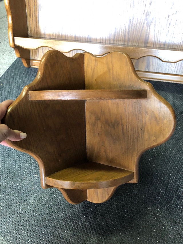 2 Solid oak shelves / 2 Étagères en chêne massif Bibliothèques et