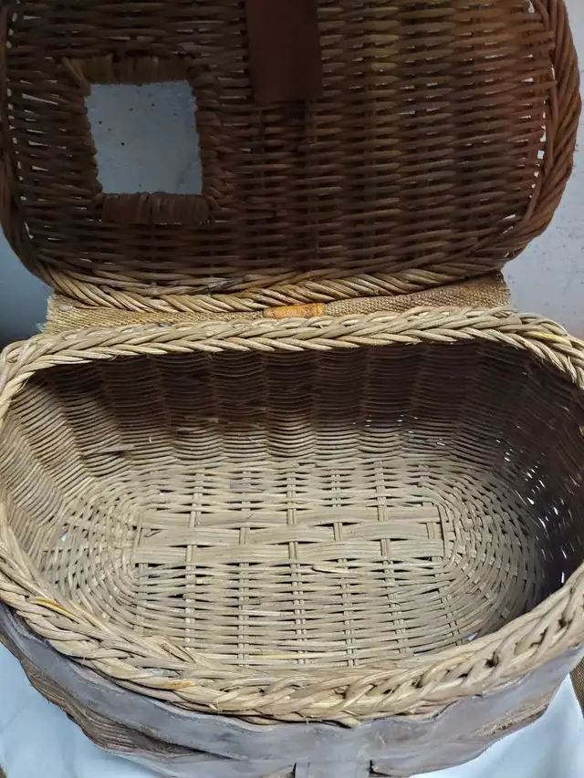 Vintage fishing basket $125 obo62863283580545124